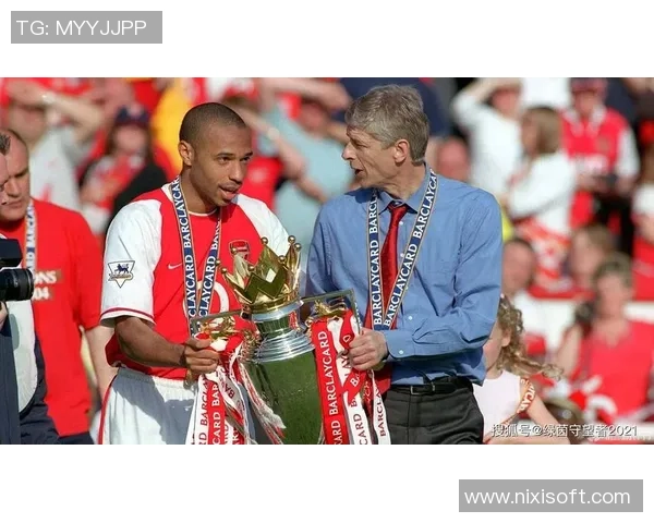 传奇球星亚当斯：从草根到世界足球巅峰的传奇之路