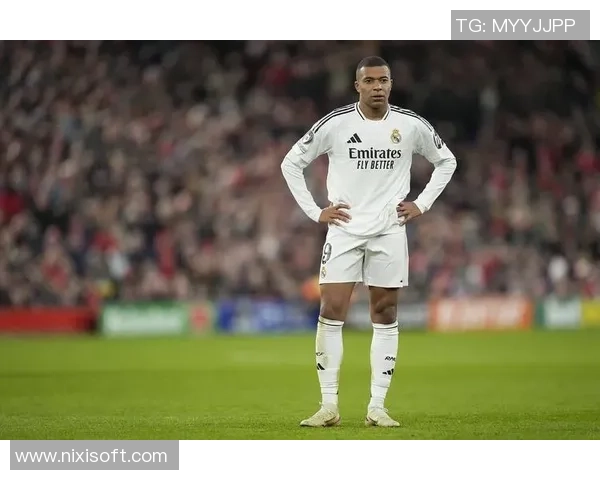 能打硬仗的足球球星在绿茵场上展现无与伦比的力量与激情